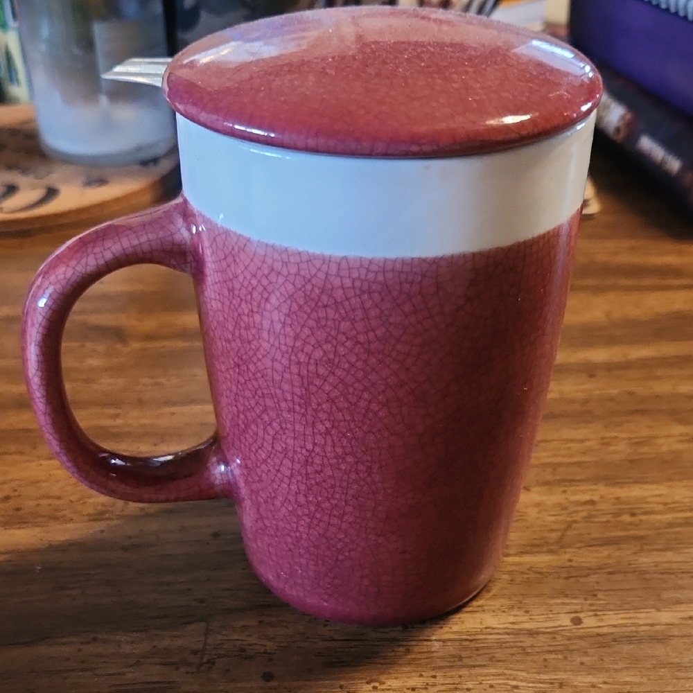 Spice & Tea Exchange Ceramic Mug With Lid And Metal Filter For Loose Leaves.